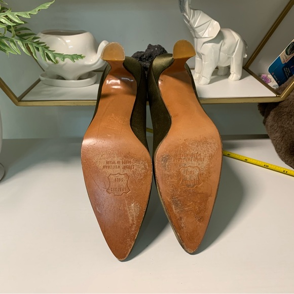 Stuart Weitzman Green Satin Heels with Classic Design - Picture 5 of 5